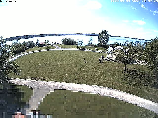 Webcam Schlungenhof Seezentrum am Altmühlsee mit Blick auf die Schiffanlegestelle - WSW